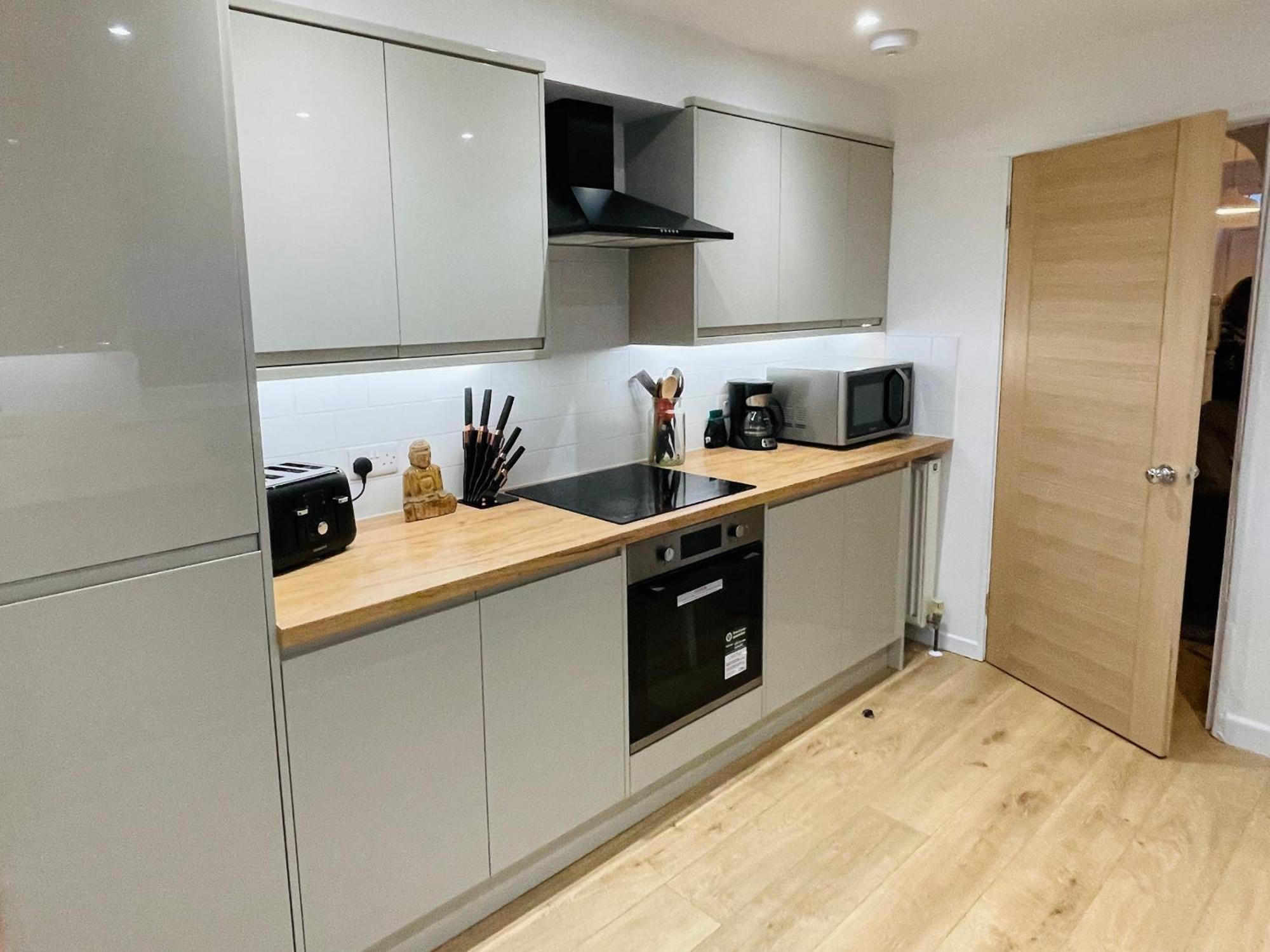 Newly Refurbished City Centre House With Parking 埃克塞特 外观 照片