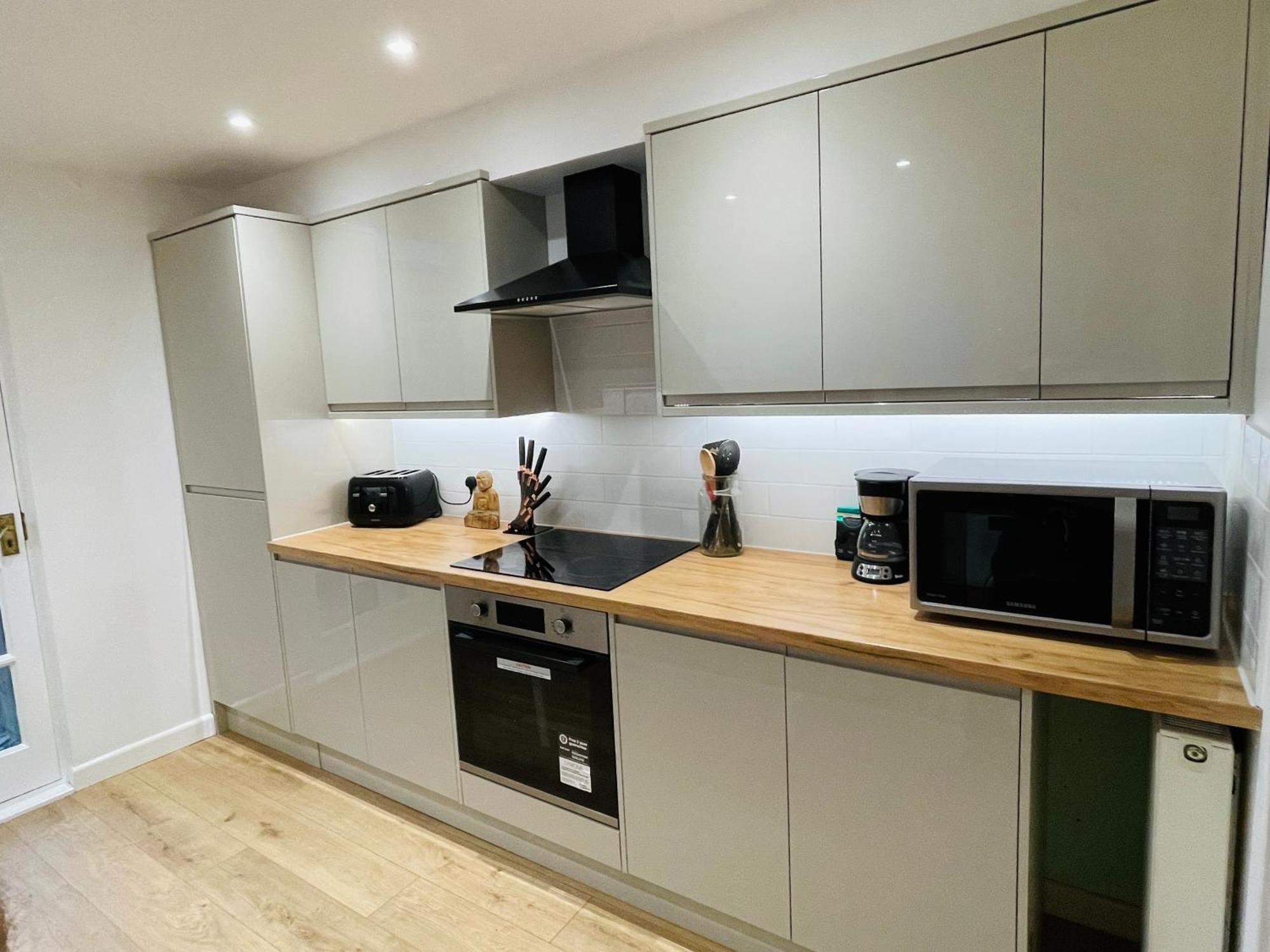 Newly Refurbished City Centre House With Parking 埃克塞特 外观 照片
