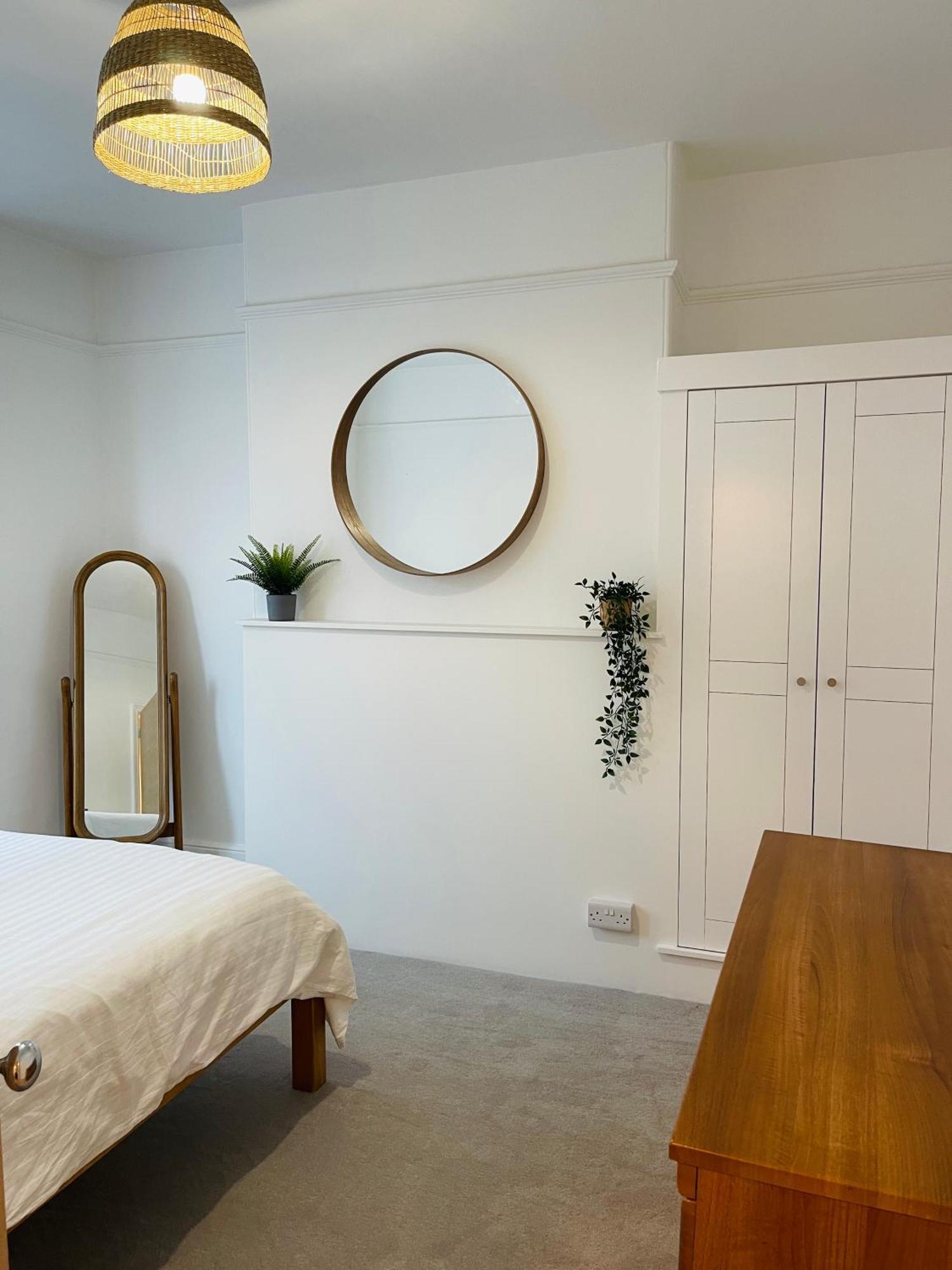 Newly Refurbished City Centre House With Parking 埃克塞特 客房 照片